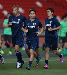 長友、サイドからシンガポールのゴールこじ開ける