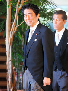 政権、臨時国会見送り確認 通常国会召集大幅前倒し策も