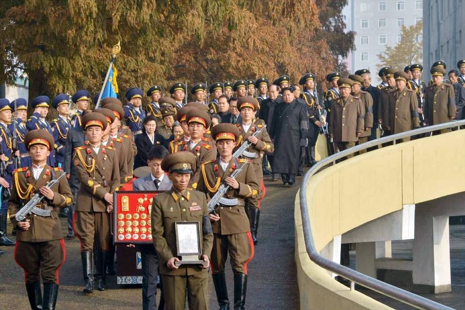 正恩氏側近の崔竜海氏、地方の農場で再教育か 2015年11月12日 13時43分