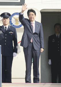 １０日間の首脳外交開始へ…首相、トルコに出発 2015年11月13日 12時16分