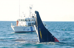 長崎で旅客船から出火、約２時間後に沈没 乗客乗員９人は無事