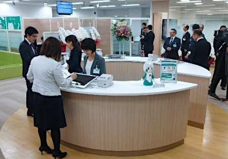 りそな銀、印鑑なしで口座開設 東京・豊洲に新型店舗