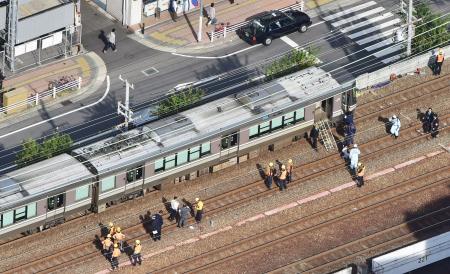 ラッシュ時に架線切れる＝東海道線、５０００人徒歩移動—１５万人影響・ＪＲ西日本