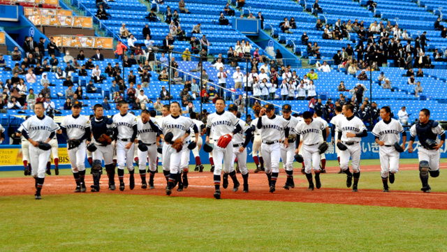 明治神宮大会、高松商が初優勝…敦賀気比破る 2015年11月17日 13時20分