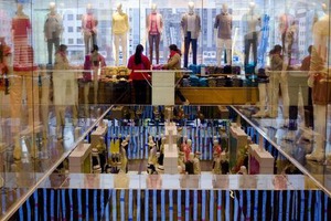 ファストリと東レ、販売・生産情報を共有 ５年で１兆円取引へ