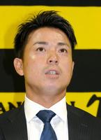 小宮山、契約更改で80万円減