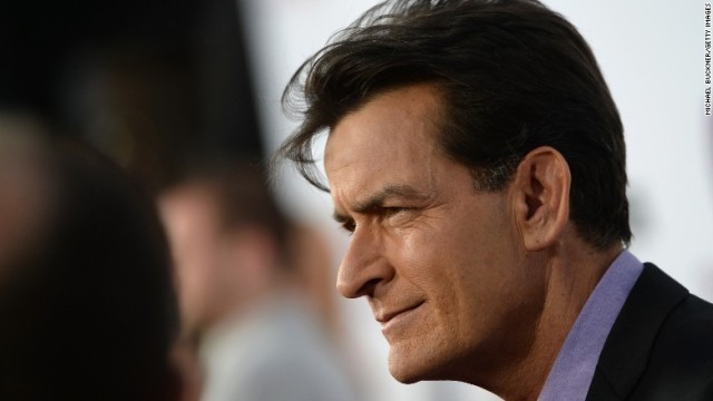 ＨＩＶ告白のチャーリー・シーン、脅され１２億円支払いも