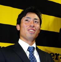 阪神・岩崎は２０００万円、大賀は１６００万円でサイン