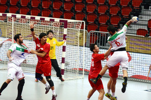 ハンド男子、イランに敗れる 準決勝への自力進出困難に