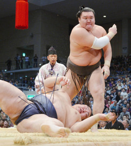 白鵬 猫だまし批判の影響感じさせず11連勝