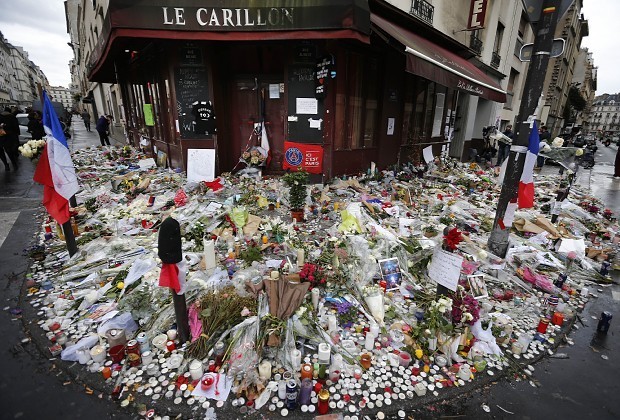 パリ同時テロ：１週間 仏当局、首謀者の死亡確認 空港襲撃も計画