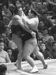 北の湖理事長 負けた相手に手を差し伸べなかった理由とは…