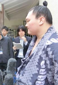 白鵬「理事長の手から一代年寄をもらいたかった」