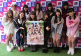 SUPER  GiRLS、新作カレンダーはオール水着「笑顔になって」
