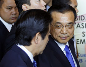 安倍首相、中国首相と立ち話 「雰囲気も劇的に改善」