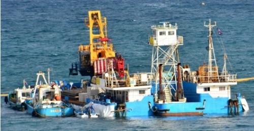 辺野古：埋め立て準備で巨大ブロック搬入 防衛局、県と事前協議せず ／沖縄