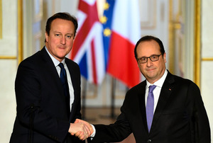 英首相、対ＩＳ空爆の意向 仏大統領と会談