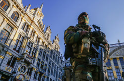 ベルギーで21人拘束 パリ同時テロ、厳重警戒続く