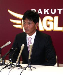 楽天の銀次は９００万円減