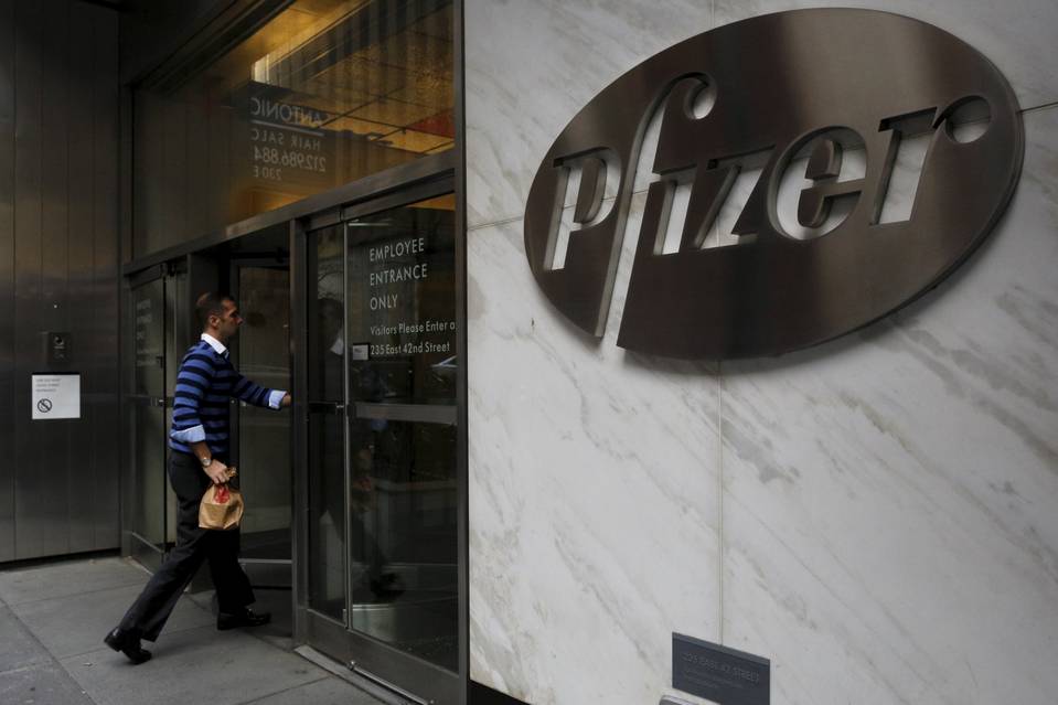 米ファイザー、アラガンと合併へ 世界最大の製薬会社に