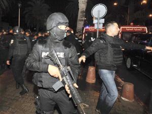 大統領府警護隊のバス爆発１２人死亡…チュニス