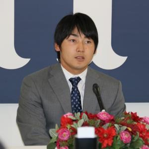 広島・丸は５００万円減で更改「良かった点はない」