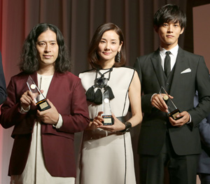 ベストドレッサー賞に又吉直樹、次回作は「来年、形に」＝吉田羊、松坂桃李らも受賞