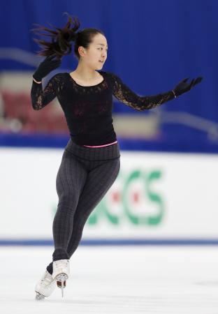 羽生結弦、ＳＰ世界最高点で首位 フィギュアＮＨＫ杯