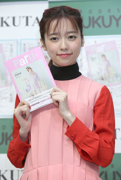 島崎遥香がフォトブック発売記念イベント 写真特集