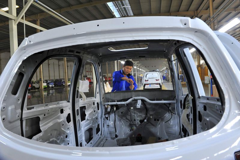 UPDATE 3-中国統計局11月製造業ＰＭＩは3年ぶり低水準、4カ月連続で50割れ