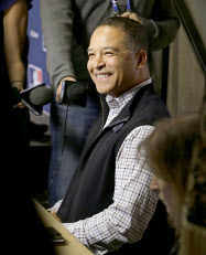 ドジャース新監督、岩隈に期待 Ｗミーティング始まる