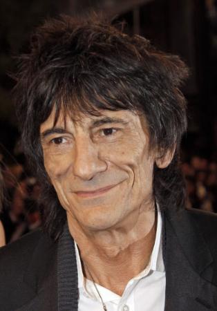 ストーンズの６８歳が双子のパパに