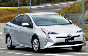 トヨタ、新型プリウス発売 予約殺到、納車待ち４カ月