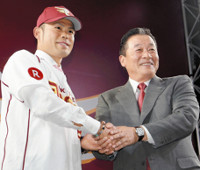 今江選手「古巣も倒したい」 楽天入団会見 2015年12月10日