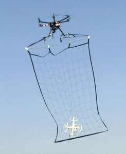 無許可でドローン、「大丈夫」と答えた男性聴取 2015年12月10日 20時01分