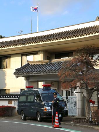 紙に「靖国爆破への報復」、韓国領事館に不審物 2015年12月13日 09時47分