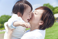 沖縄県の母子世帯割合は全国平均の2倍以上 - 貧困に陥るひとり親への支援策