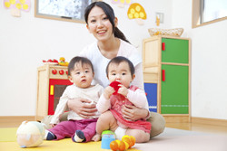 無資格でも認可園で働ける…国の保育士不足対策に賛否両論、自治体の反応は