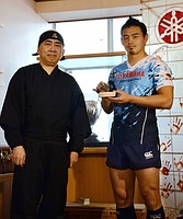 五郎丸選手に「Ｎｉｎｊａ」授与＝Ｗ杯活躍たたえ－日本忍者協議会