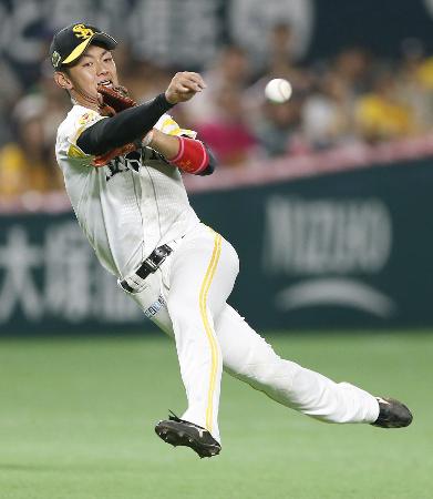 ソフトバンク今宮、２千万円増の９千万円で更改