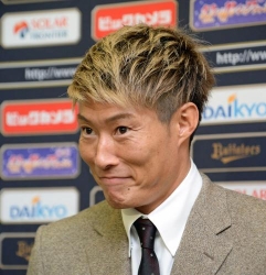 オリックス・糸井が２億８０００万円で更改「僕もトリプルスリーを目指したい」