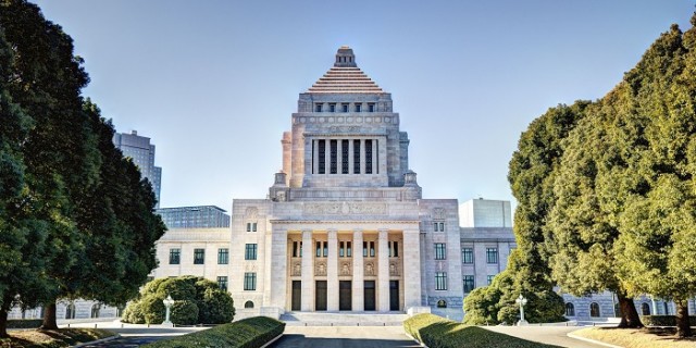 １人３万円の臨時給付金支給、自民が一転了承 2015年12月17日 22時16分