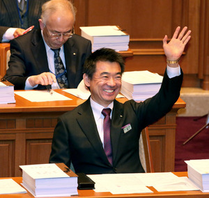 橋下大阪市長、市議会で謝辞 １８日に任期満了迎え退任