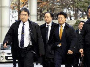 韓国司法、世論を意識…国内外の批判無視できず 2015年12月18日 09時00分