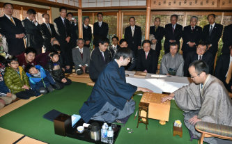 行方八段、広瀬八段を破る 将棋のＡ級順位戦６回戦