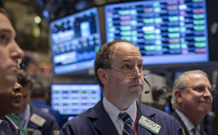 ＮＹダウ、３６７ドル安＝原油安で大幅続落