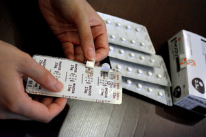 薬の包装「工夫して」 子ども誤飲防止、厚労省へ報告書