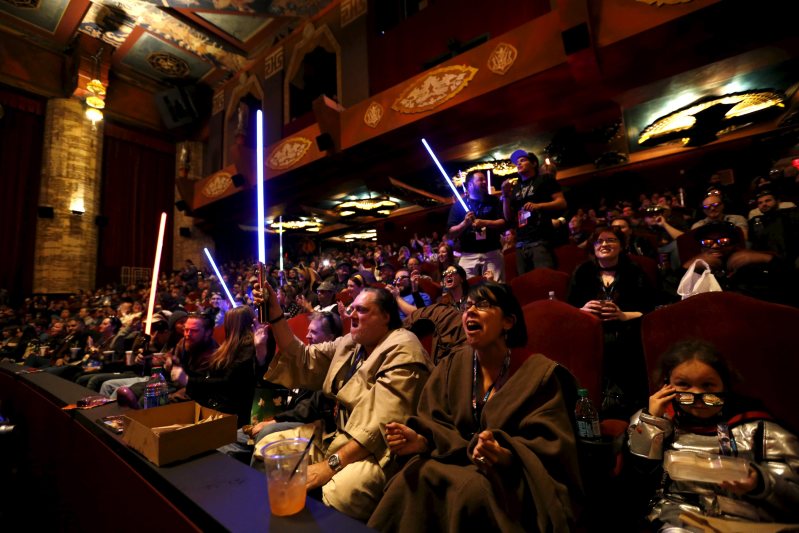 スター・ウォーズ 米、カナダ週末興収240億円超