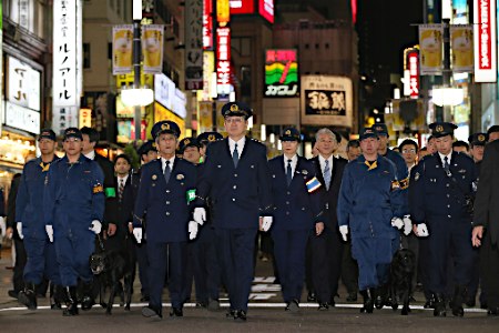 警視総監が歌舞伎町巡視＝年末年始特別警戒—東京
