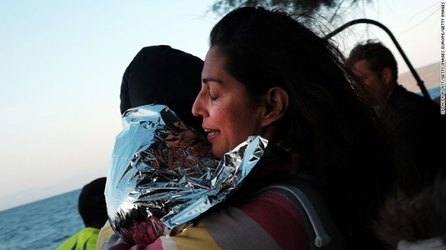欧州への難民、１００万人を突破 死者・不明者３７００人